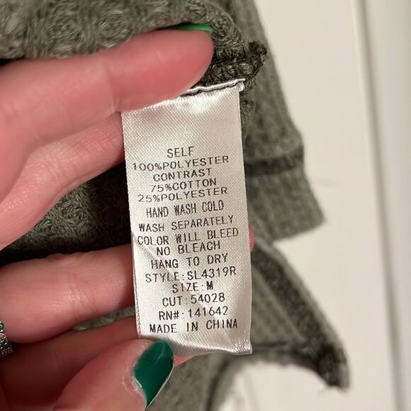 Fab’rik Long Sleeve Partial Hi-Low Waffle Shirt M - Picture 2 of 3